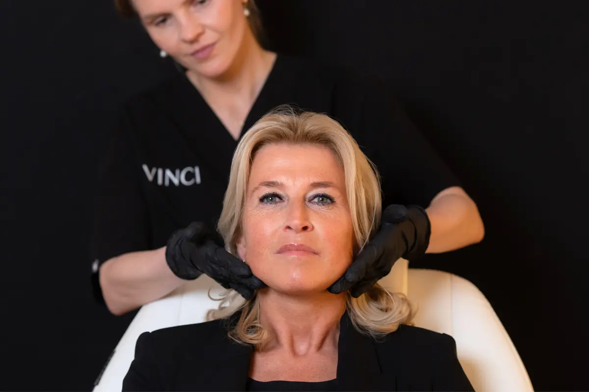 Controle afspraak en persoonlijke nazorg door cosmetisch arts na botoxbehandeling